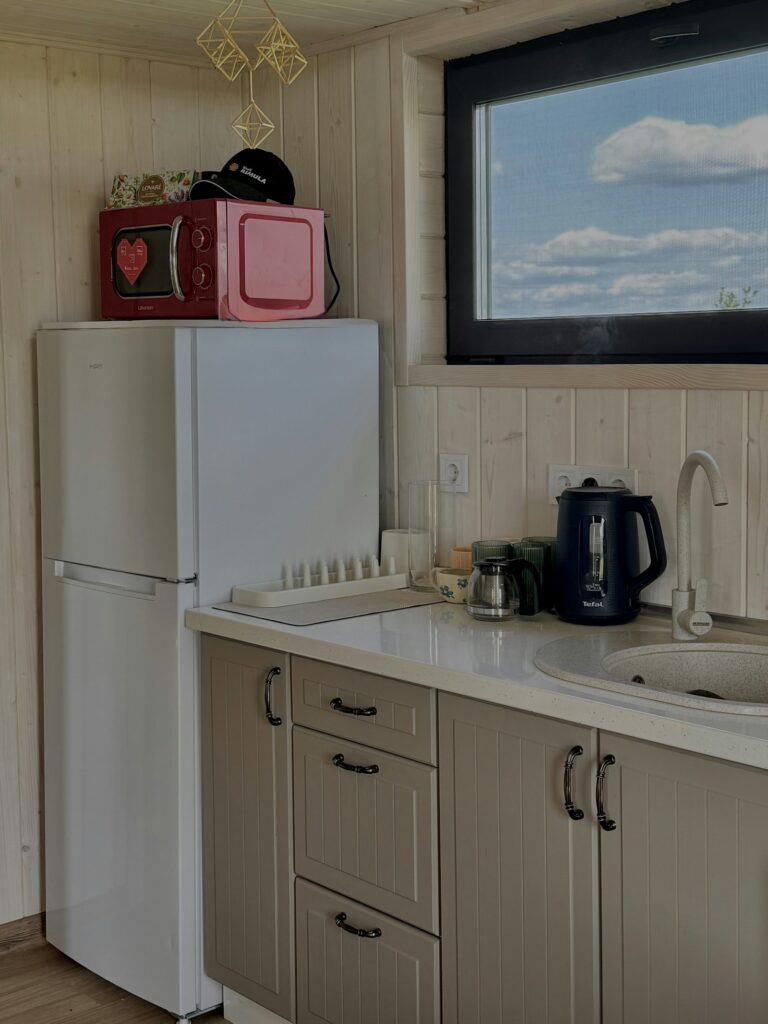 jak-maksymalne-wykorzystanie-przestrzeni-kuchennej-768x1024 Jak kupować wyposażenie do małej kuchni żeby maksymalnie wykorzystać każdy centymetr