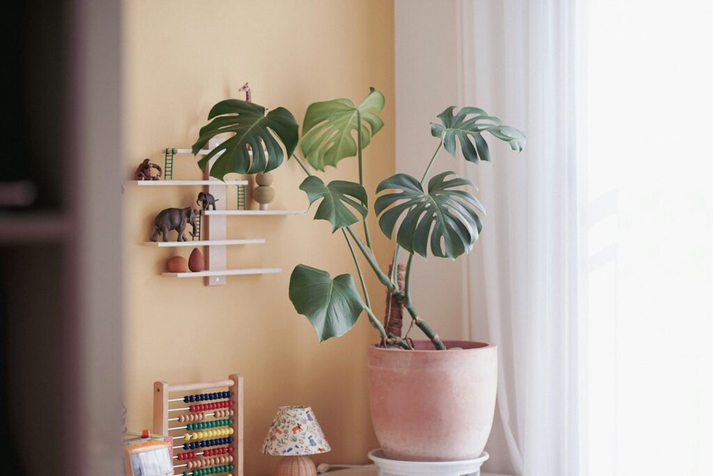 jak-plamy-na-scianach-w-domu-1024x683 Co wybrałam do domu z dziećmi po serii plam na ścianach - praktyczne materiały od podłogi aż po listwy