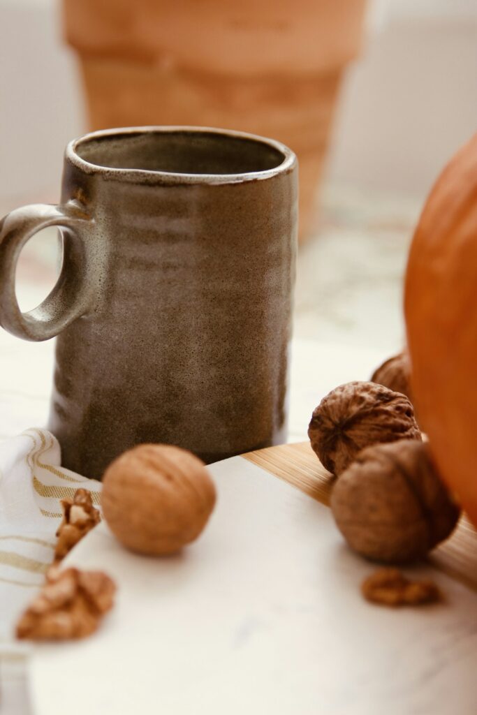 jak-wybor-kubka-termicznego-na-jesien-683x1024 Zielony czy czarny? Wybór kubka Hydro Flask na jesienne wypady