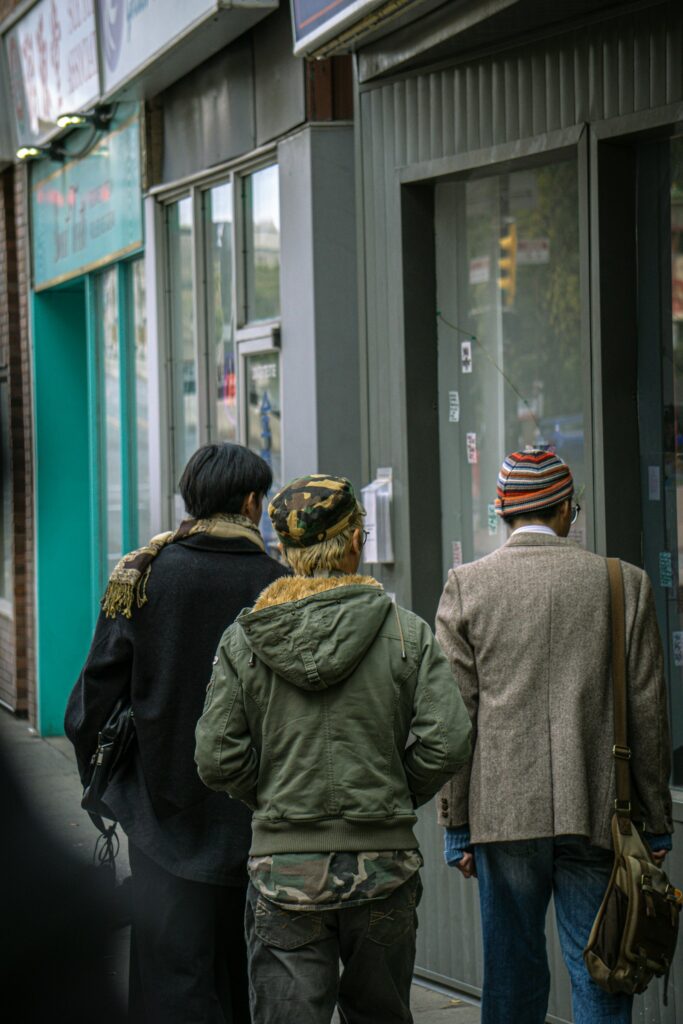 jak-wybor-odpowiedniej-torebki-do-stylizacji-683x1024 Torebka listonoszka – funkcjonalność i styl w jednym dodatku